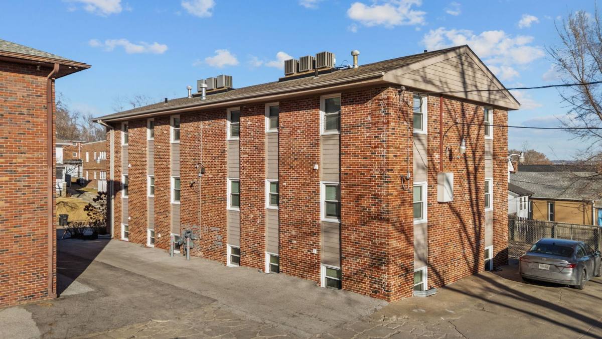 Apartment for rent at 3325 California St, Omaha, NE 68131