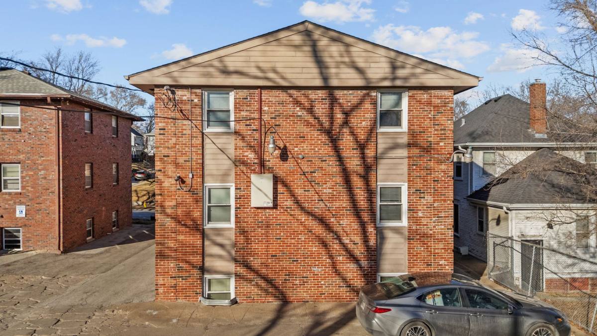 Apartment for rent at 3325 California St, Omaha, NE 68131