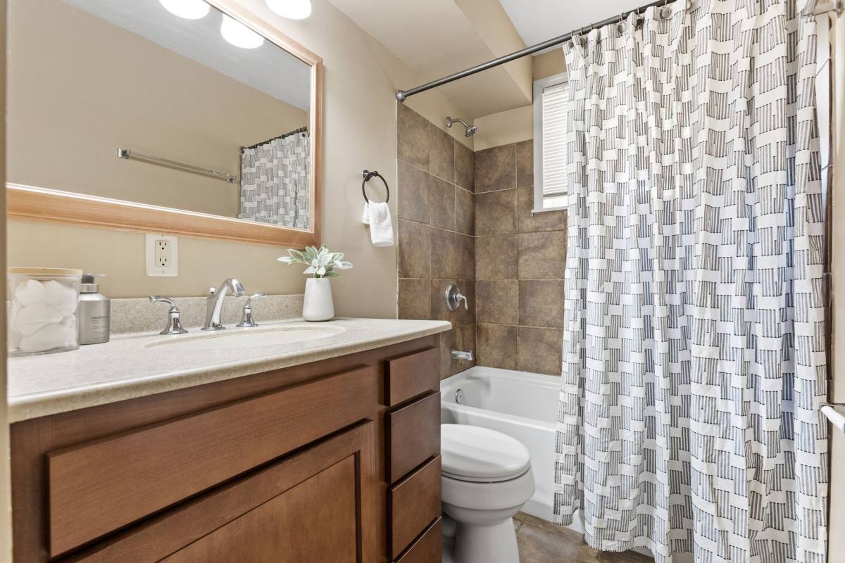 Apartment for rent at 3325 California St, Omaha, NE 68131