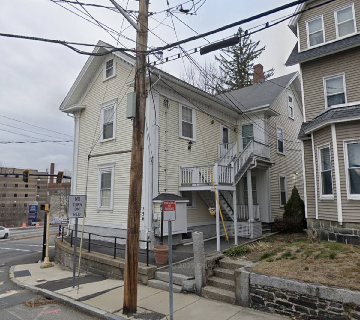 Apartment for rent at 356 E Merrimack St, Lowell, MA 01852