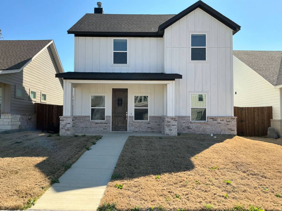 House for rent at 640 The Cottages Dr, Godley, TX 76044
