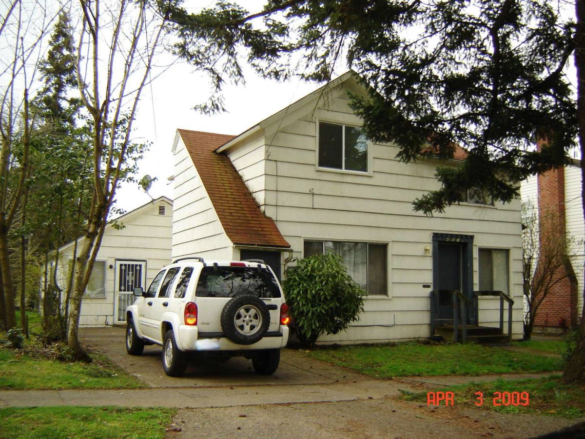 Apartment for rent at 401 E 28th St, Vancouver, WA 98663