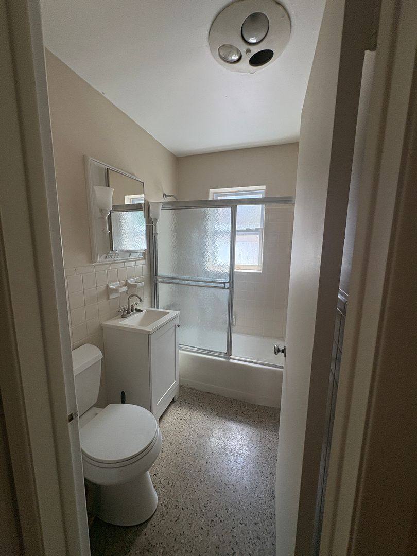 House for rent at 422 S Arnold Ave, Lake Worth, FL 33462