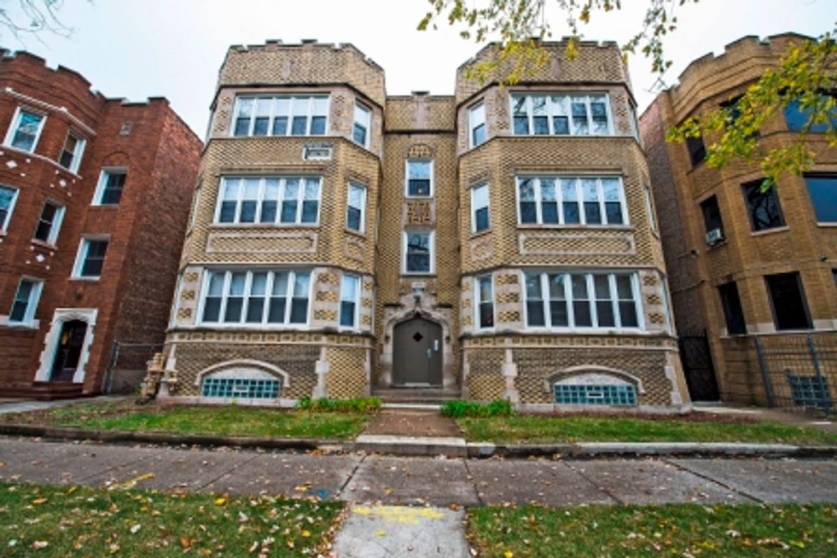 Apartment for rent at 7829 S Phillips Ave, Chicago, IL 60649