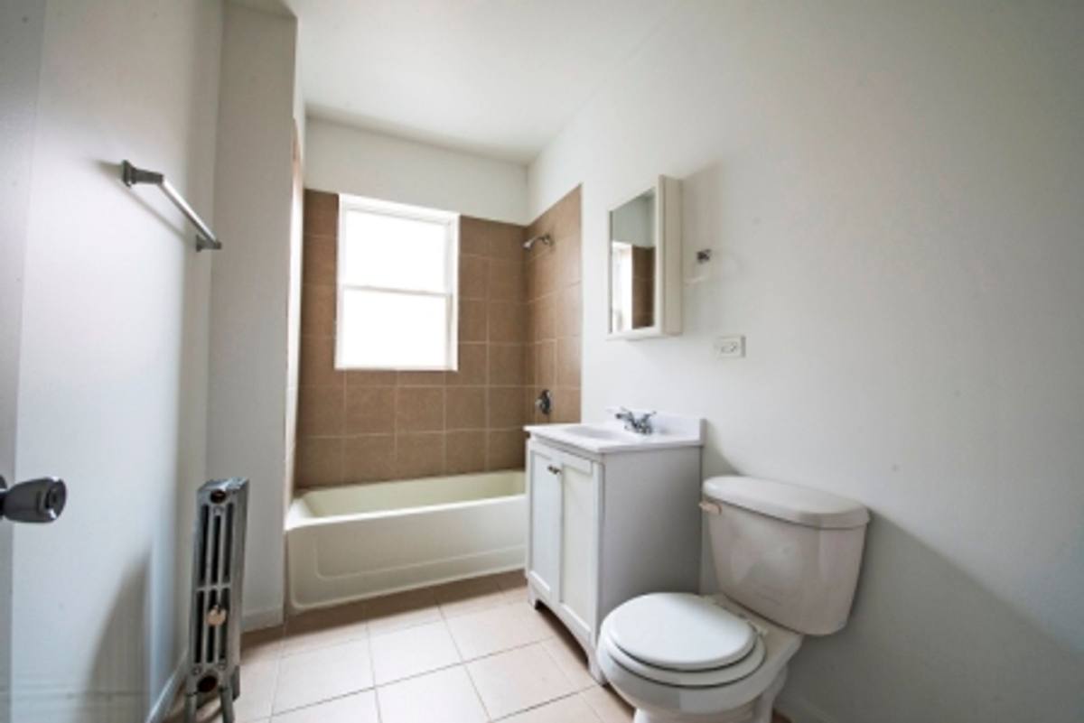 Apartment for rent at 7829 S Phillips Ave, Chicago, IL 60649