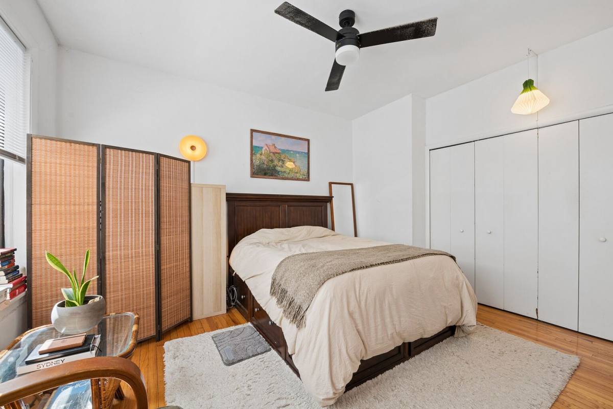 Apartment for rent at 441 Wmelrose St, Chicago, IL 60657