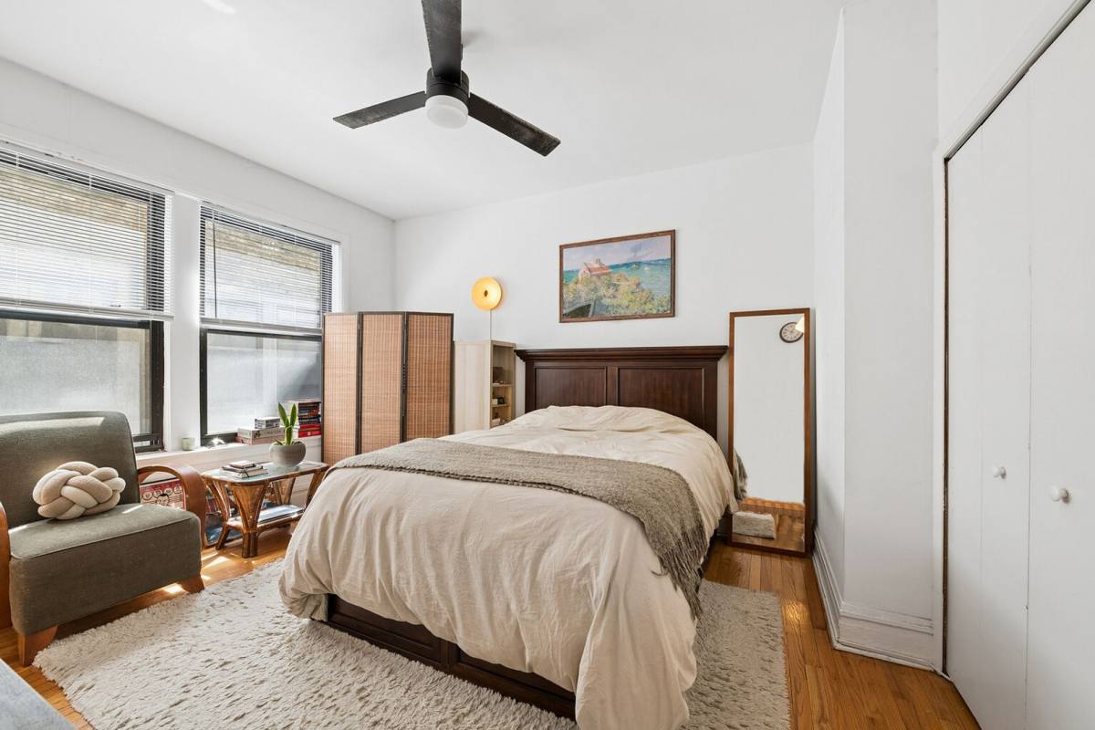Apartment for rent at 441 Wmelrose St, Chicago, IL 60657
