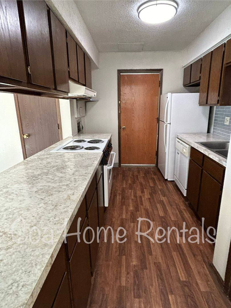 Townhouse for rent at 543 Paula C, Wichita, KS 67209