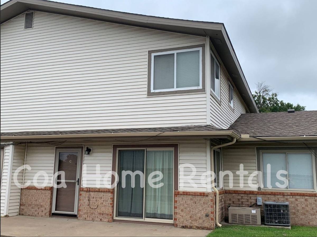 Townhouse for rent at 543 Paula C, Wichita, KS 67209