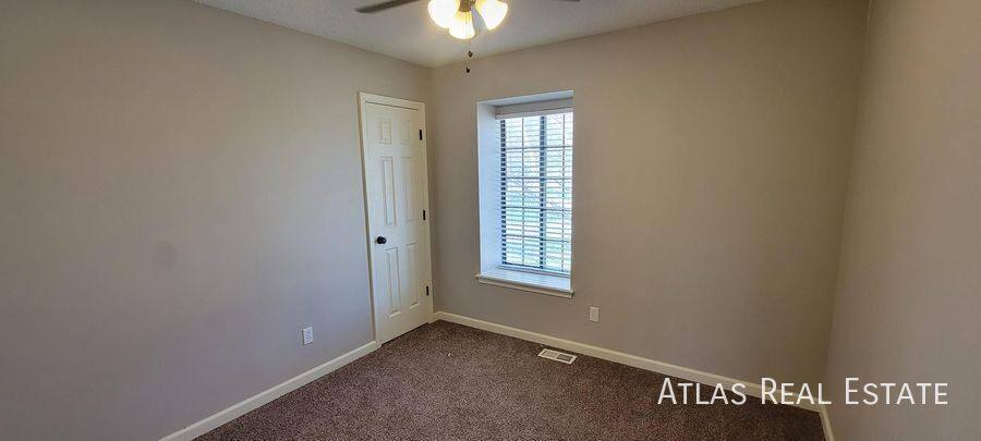 House for rent at 301 SE Onyx Dr, Lees Summit, MO 64063