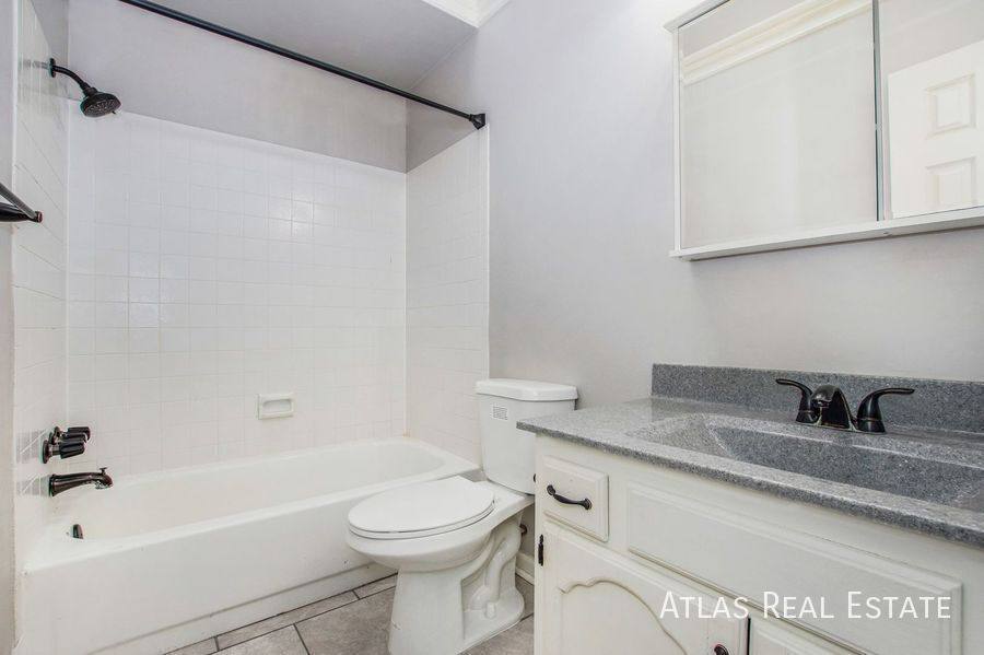 House for rent at 301 SE Onyx Dr, Lees Summit, MO 64063