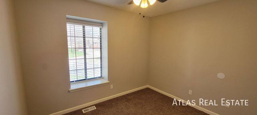 House for rent at 301 SE Onyx Dr, Lees Summit, MO 64063