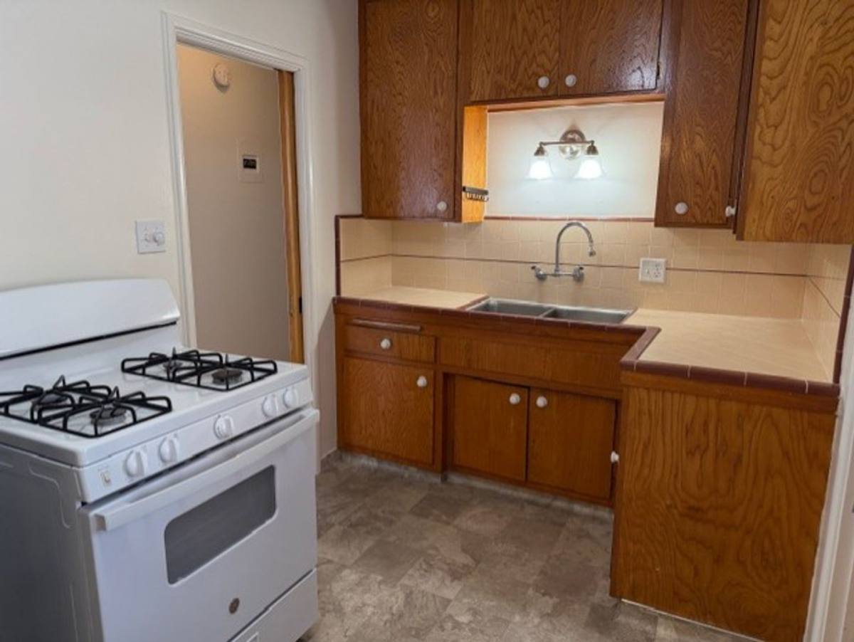 Apartment for rent at 1055 Thompson Ave, Glendale, CA 91201