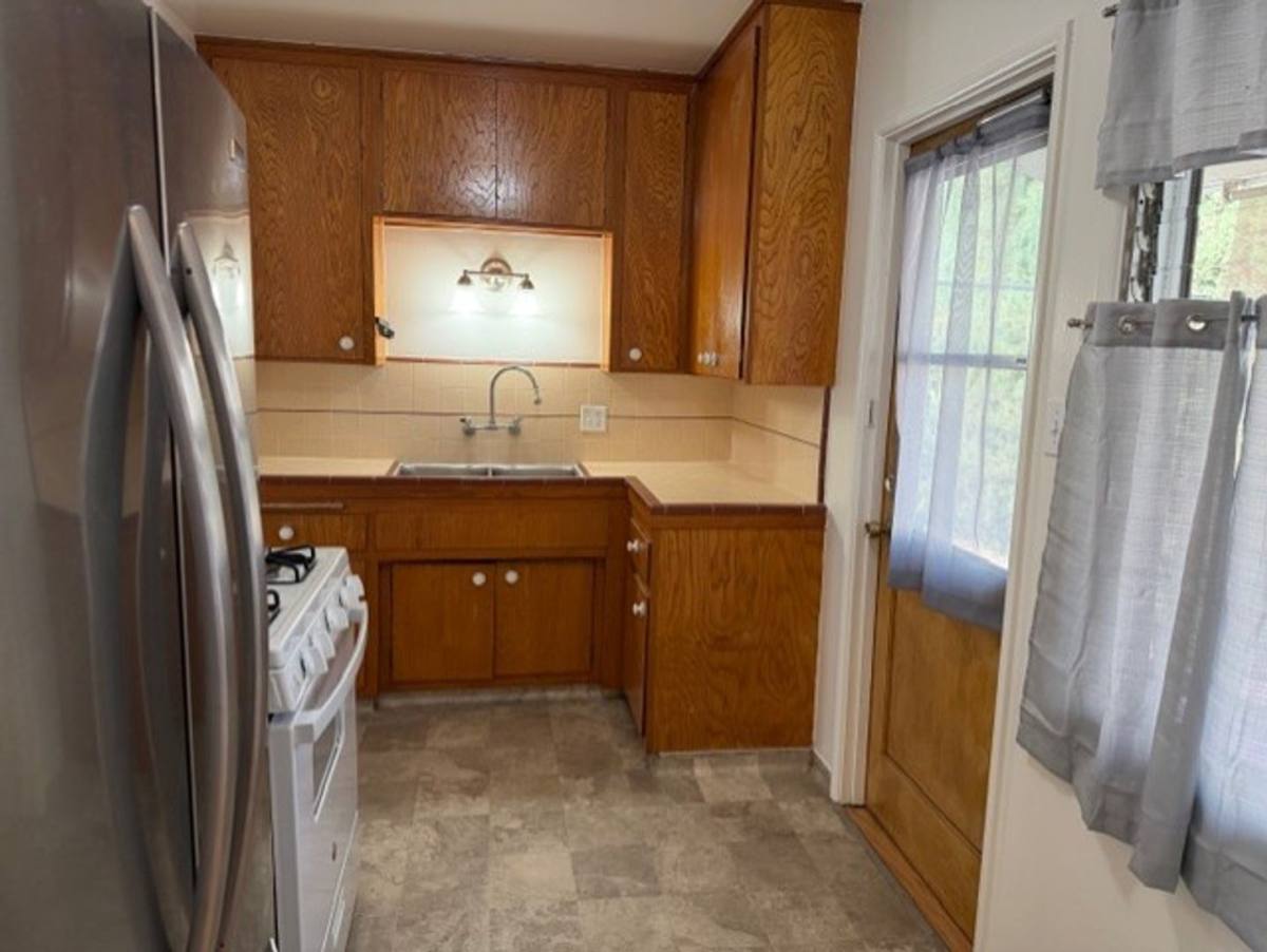 Apartment for rent at 1055 Thompson Ave, Glendale, CA 91201
