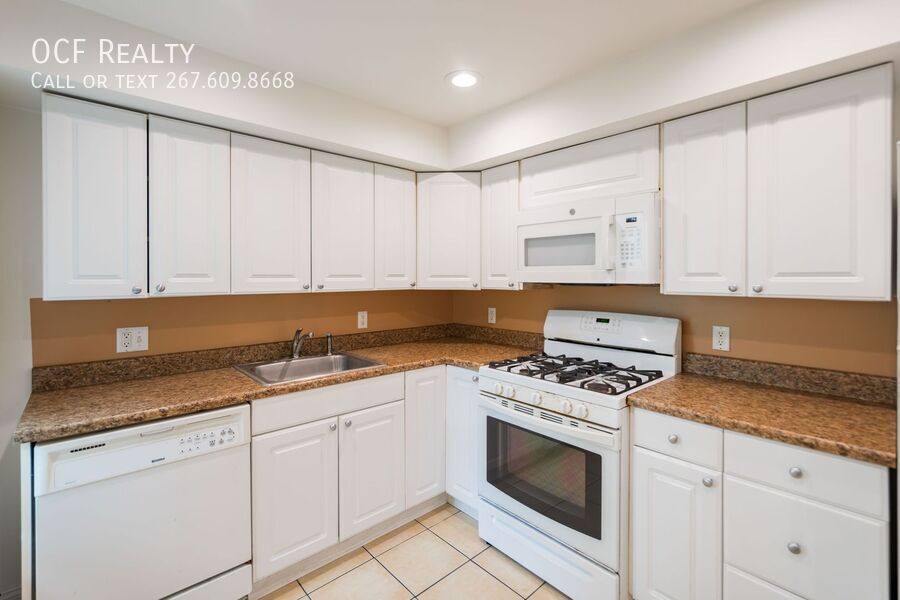 Apartment for rent at 535 Spruce St #B, Philadelphia, PA 19106