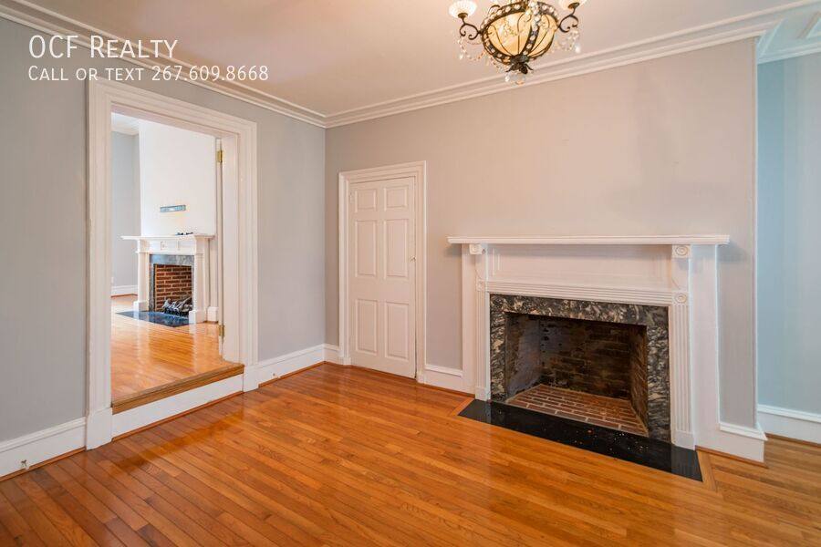 Apartment for rent at 535 Spruce St #B, Philadelphia, PA 19106