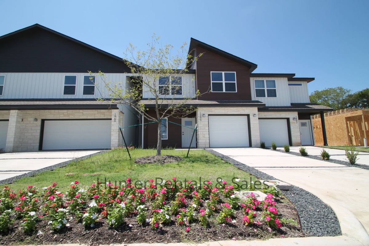 Townhouse for rent at 1956 Royal Loop, Belton, TX 76513