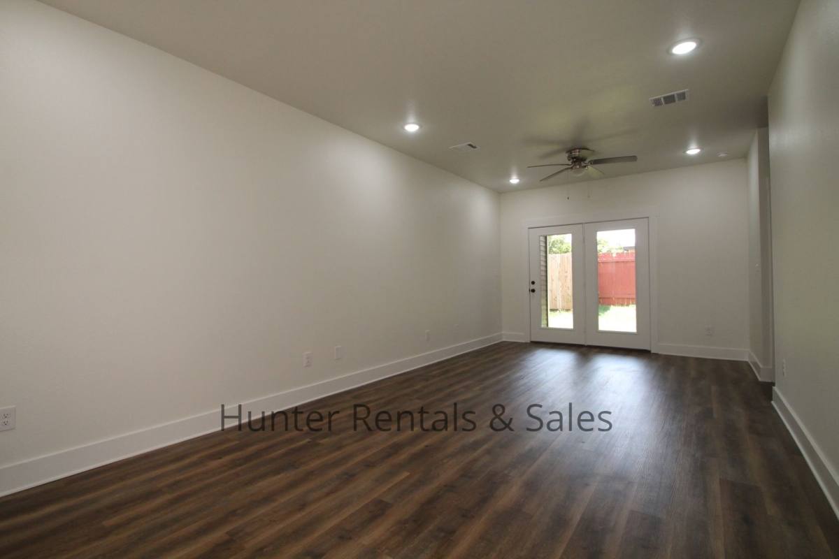 Townhouse for rent at 1956 Royal Loop, Belton, TX 76513
