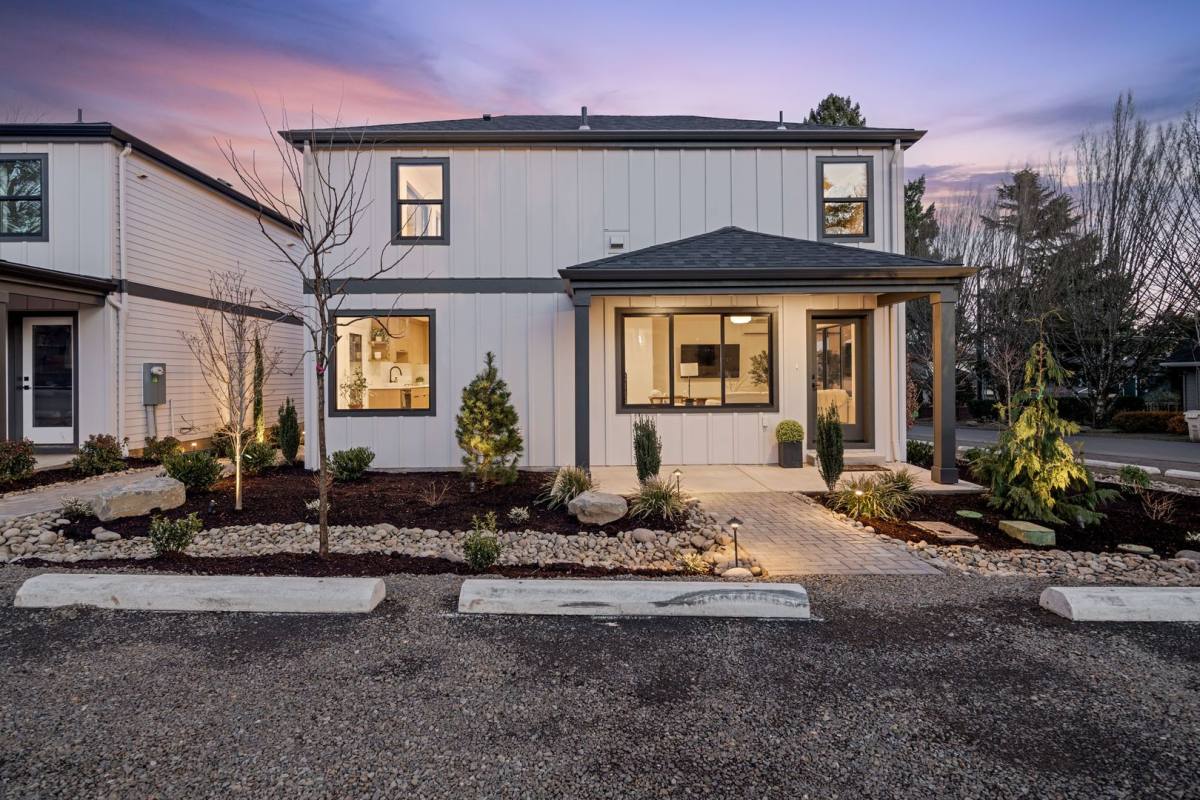 House for rent at 225 E Ave, Lake Oswego, OR 97034