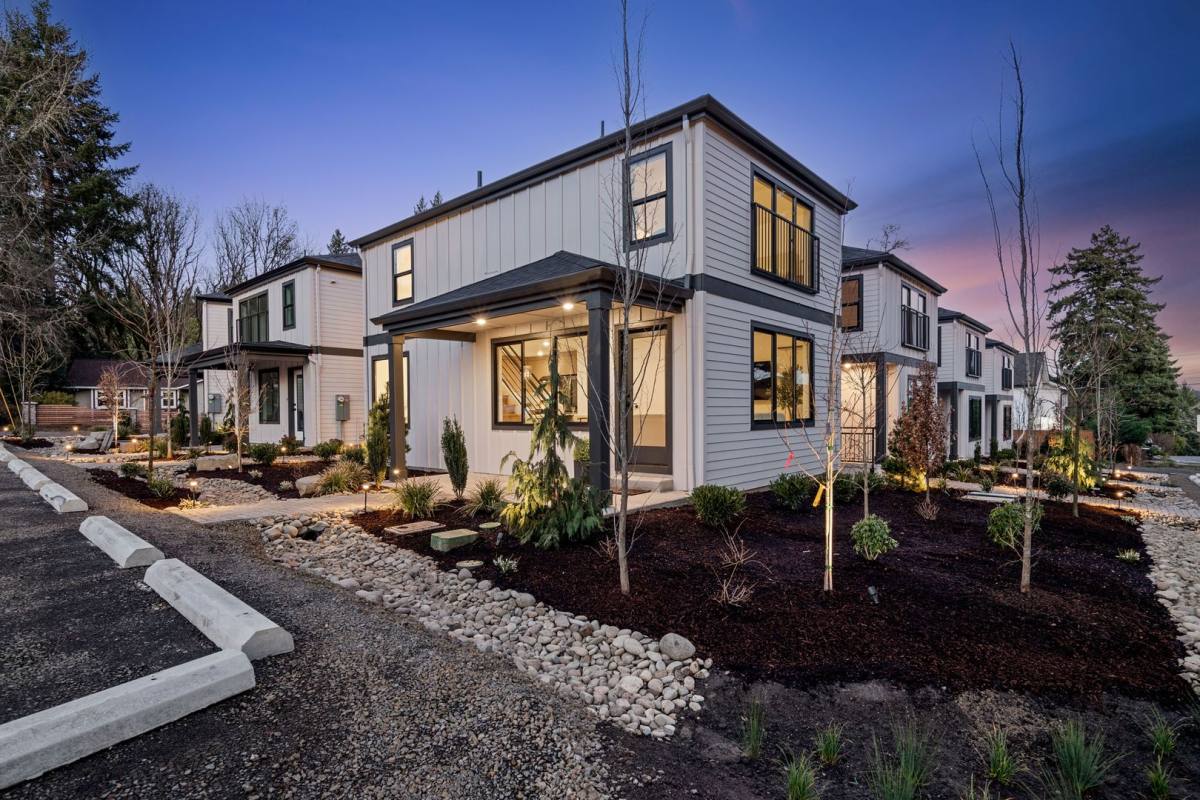 House for rent at 225 E Ave, Lake Oswego, OR 97034