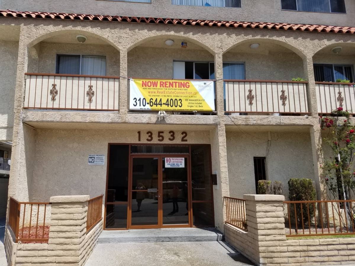 Apartment for rent at 13532 Kornblum Ave, Hawthorne, CA 90250