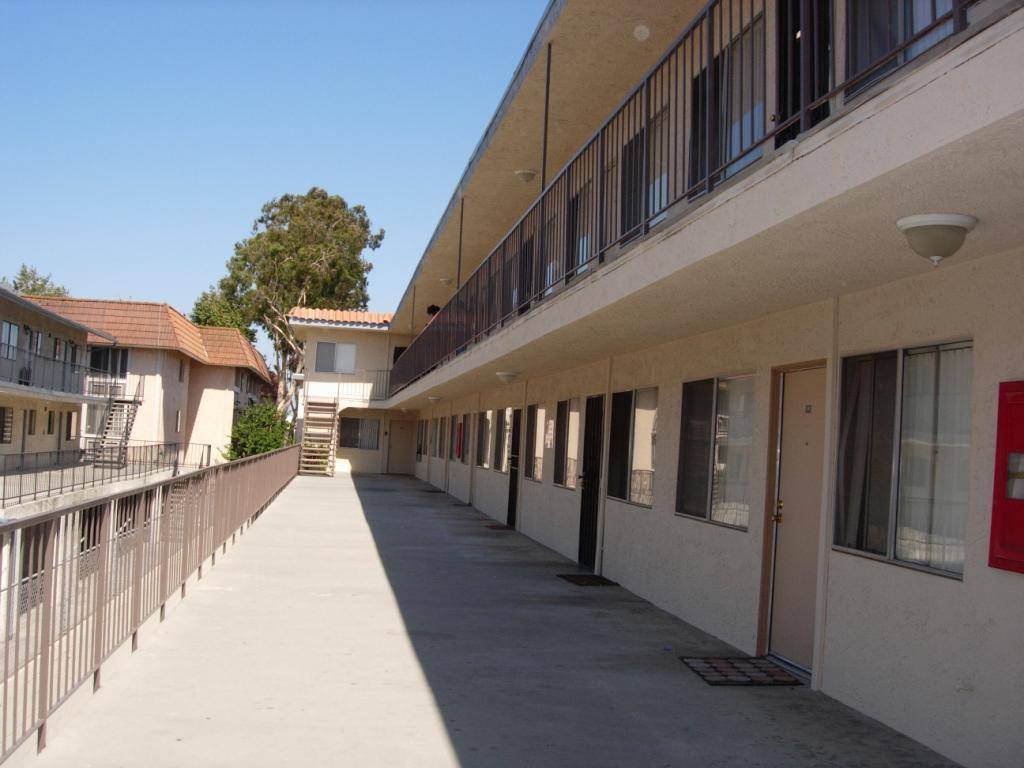Apartment for rent at 13532 Kornblum Ave, Hawthorne, CA 90250