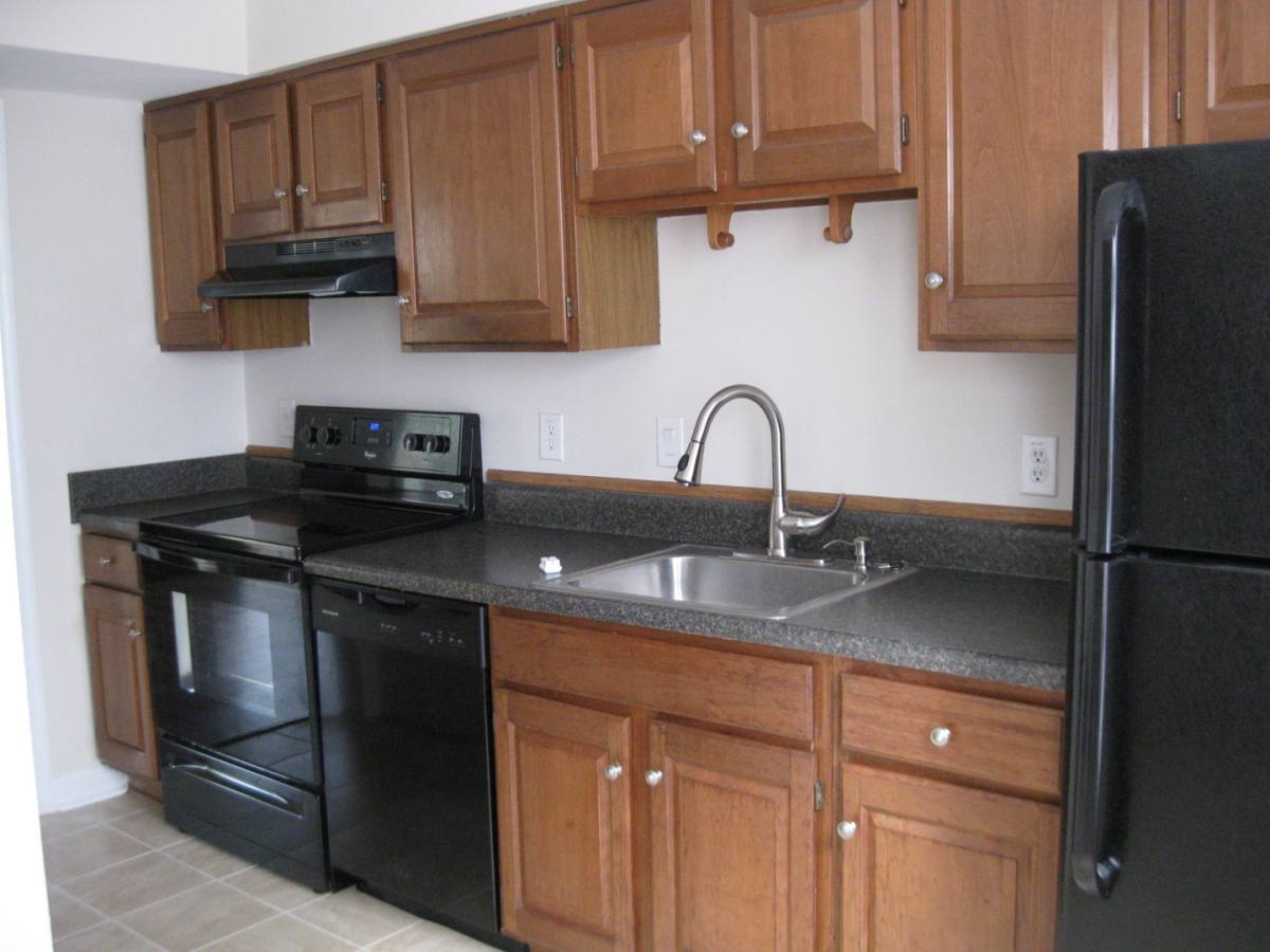 3240 Clover Rd E, Chesapeake, VA 23321 - Townhouse for Rent - Image 2