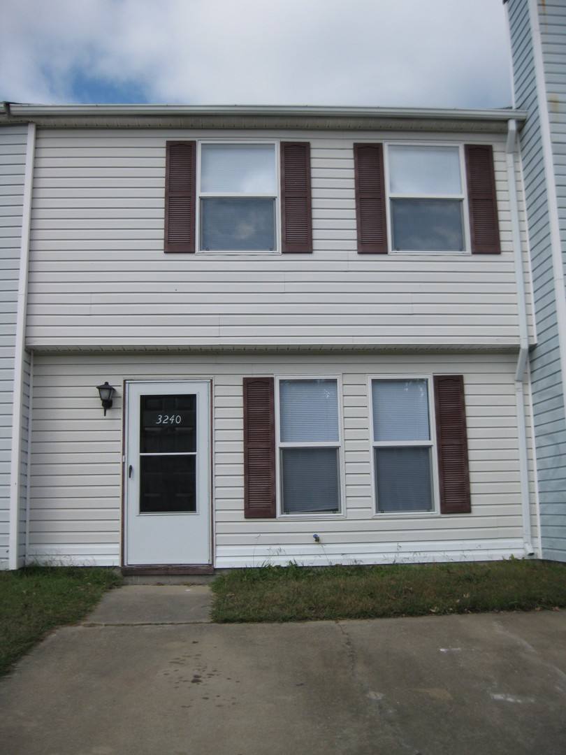 3240 Clover Rd E, Chesapeake, VA 23321 - Townhouse for Rent - Image 1