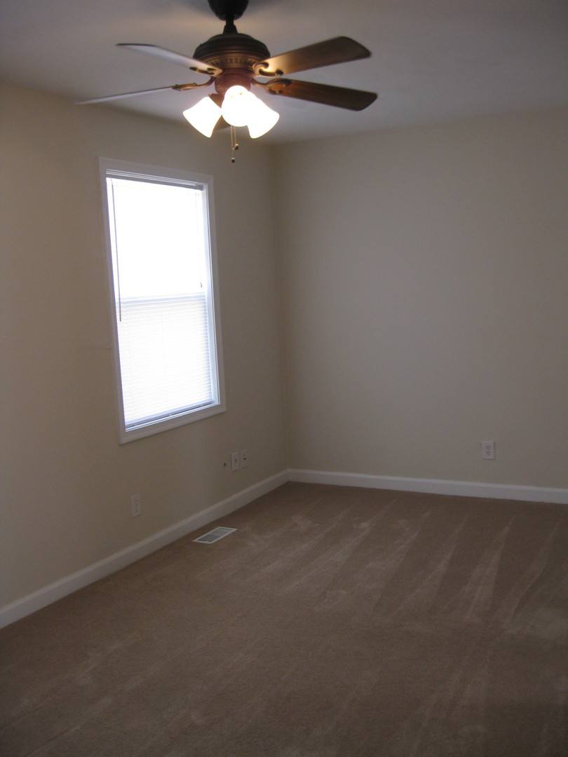 3240 Clover Rd E, Chesapeake, VA 23321 - Townhouse for Rent - Image 7