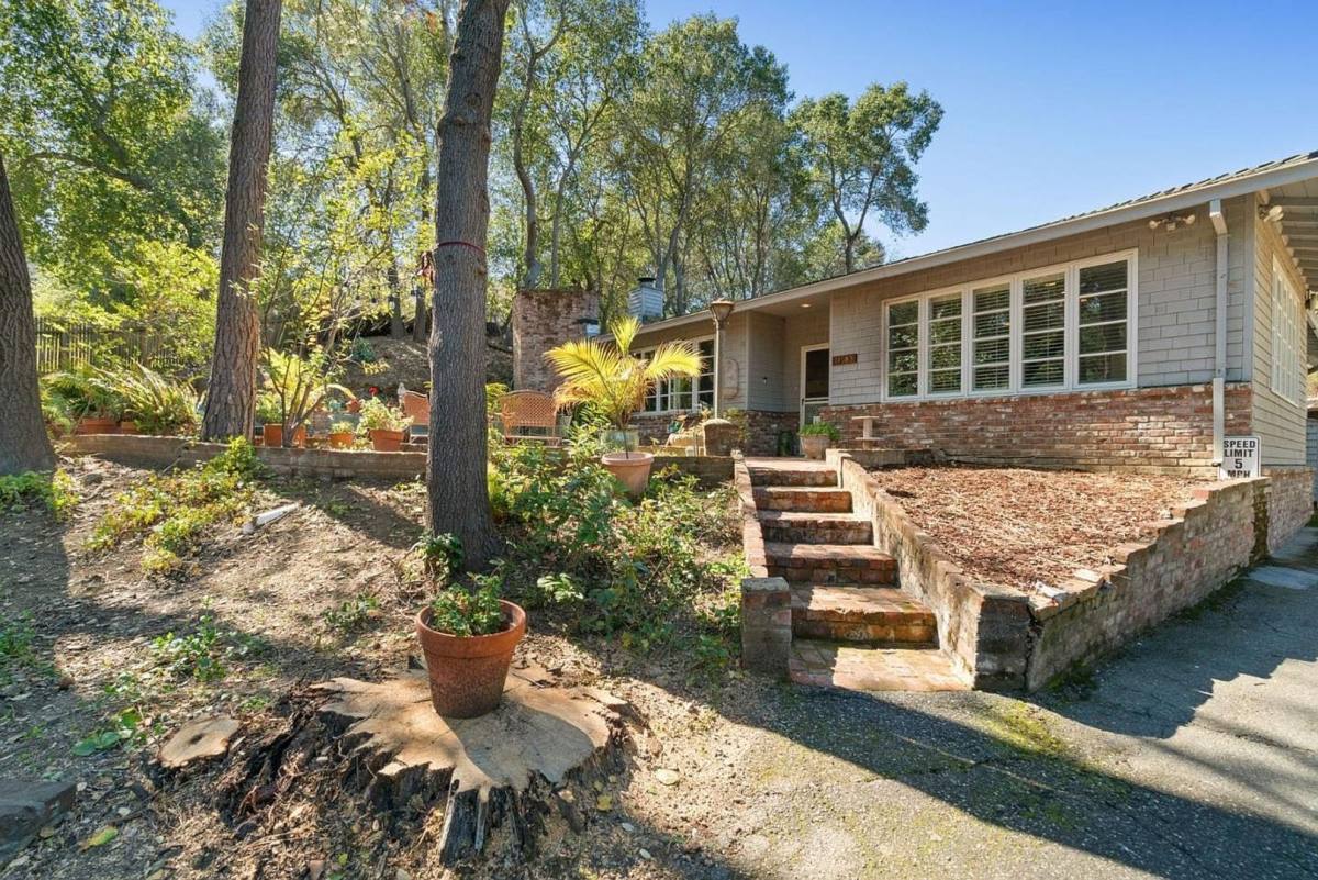 House for rent at 14985 Quito Rd, Saratoga, CA 95070