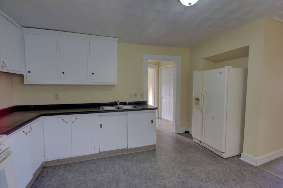 Apartment for rent at 2530 7th Ave, Rock Island, IL 61201