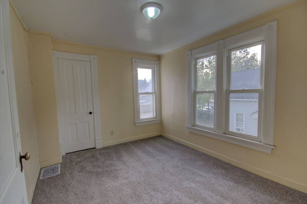 Apartment for rent at 2530 7th Ave, Rock Island, IL 61201