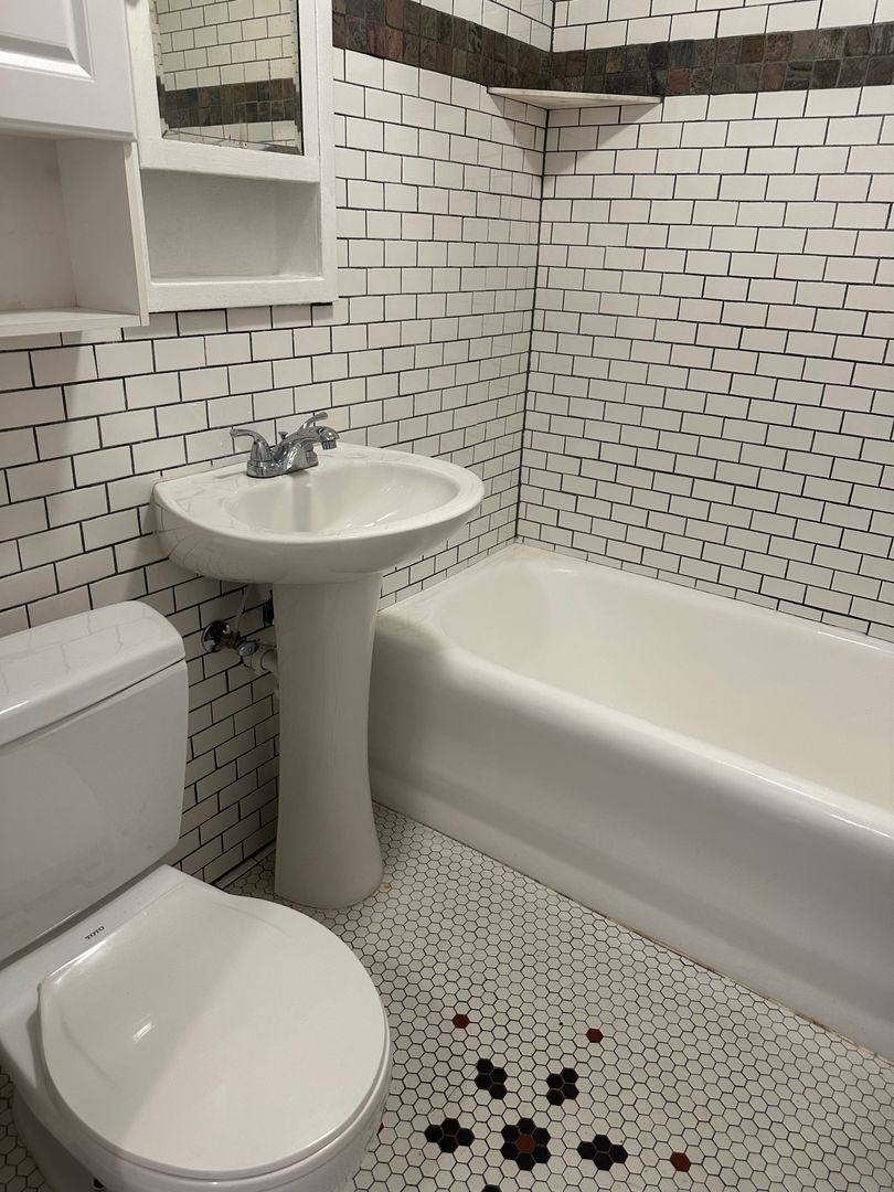 Apartment for rent at 165 E Hazelhurst, Ferndale, MI 48220