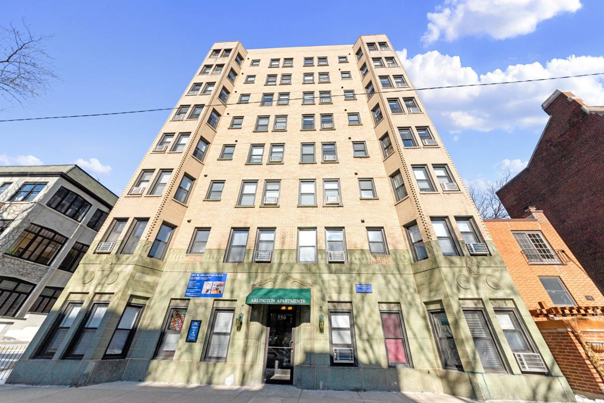 Apartment for rent at 550 W Arlington Place, Chicago, IL 60614