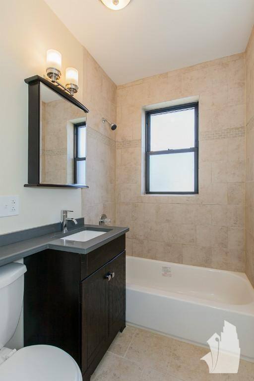 Apartment for rent at 4546 N Damen Ave, Chicago, IL 60625