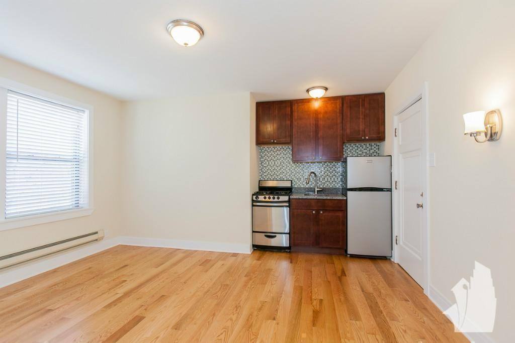 Apartment for rent at 4546 N Damen Ave, Chicago, IL 60625