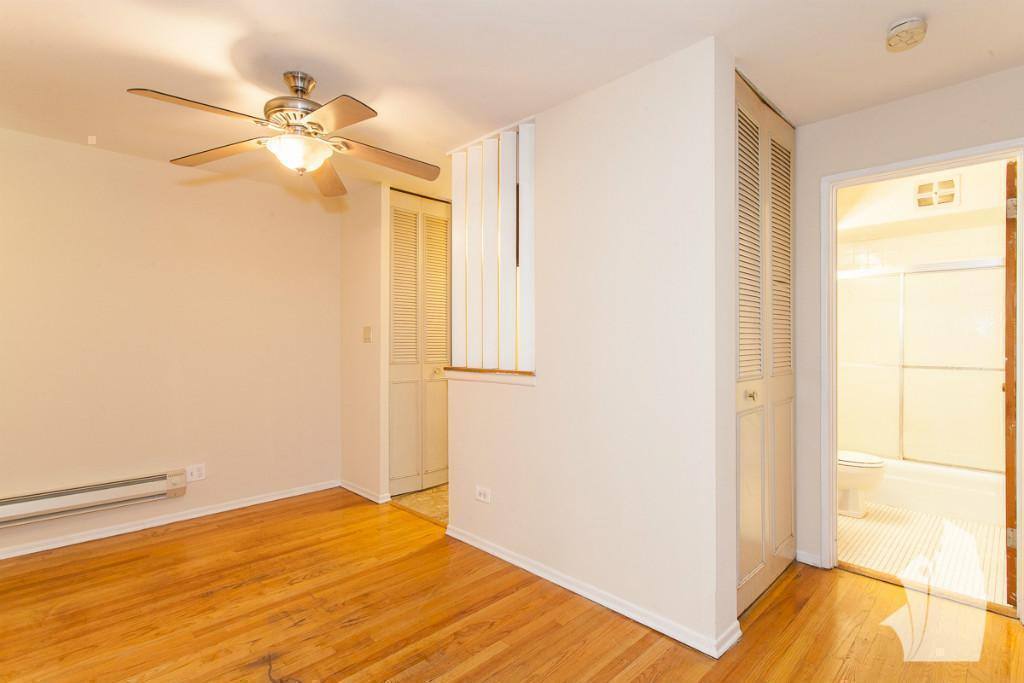 Apartment for rent at 660 W Wrightwood Ave, Chicago, IL 60614