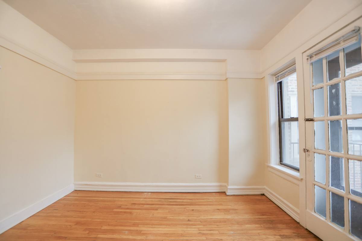 Apartment for rent at 7455 W Greenview, Chicago, IL 60645