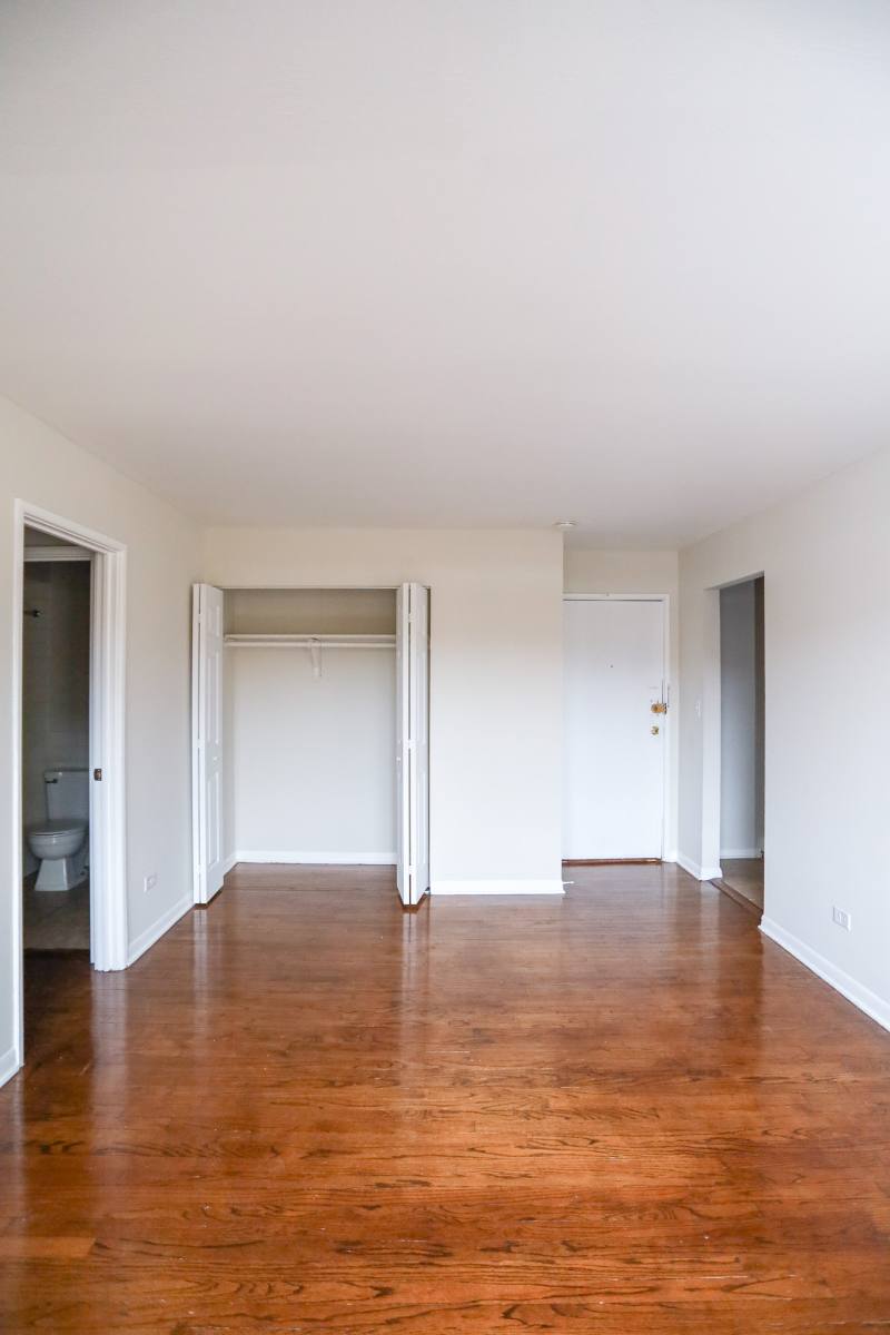 Apartment for rent at 5851 N Winthrop, Chicago, IL 60660