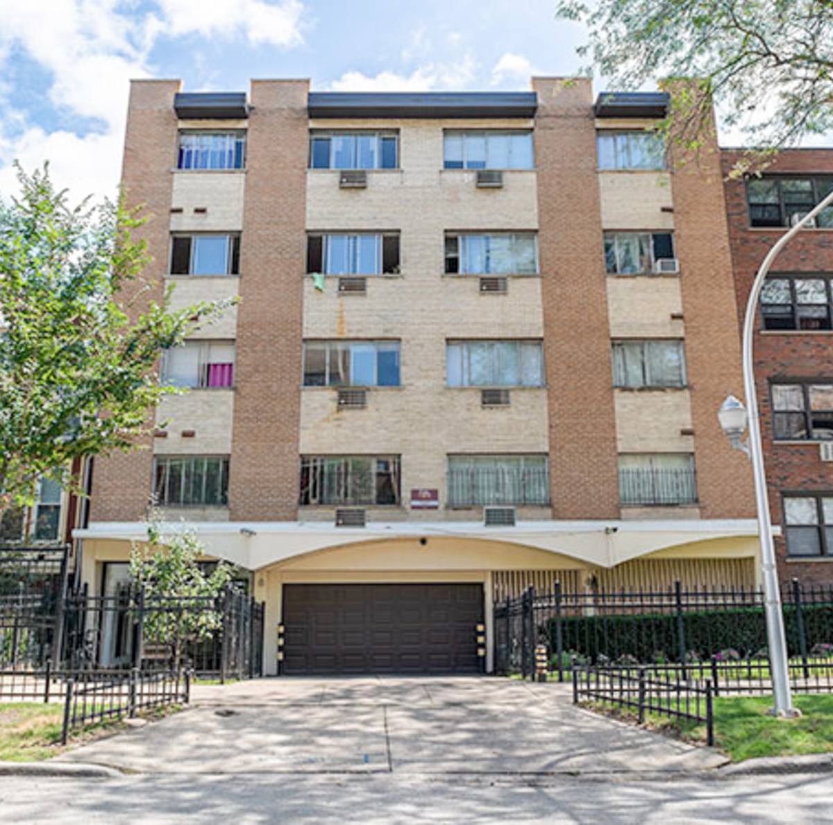 Apartment for rent at 5851 N Winthrop, Chicago, IL 60660