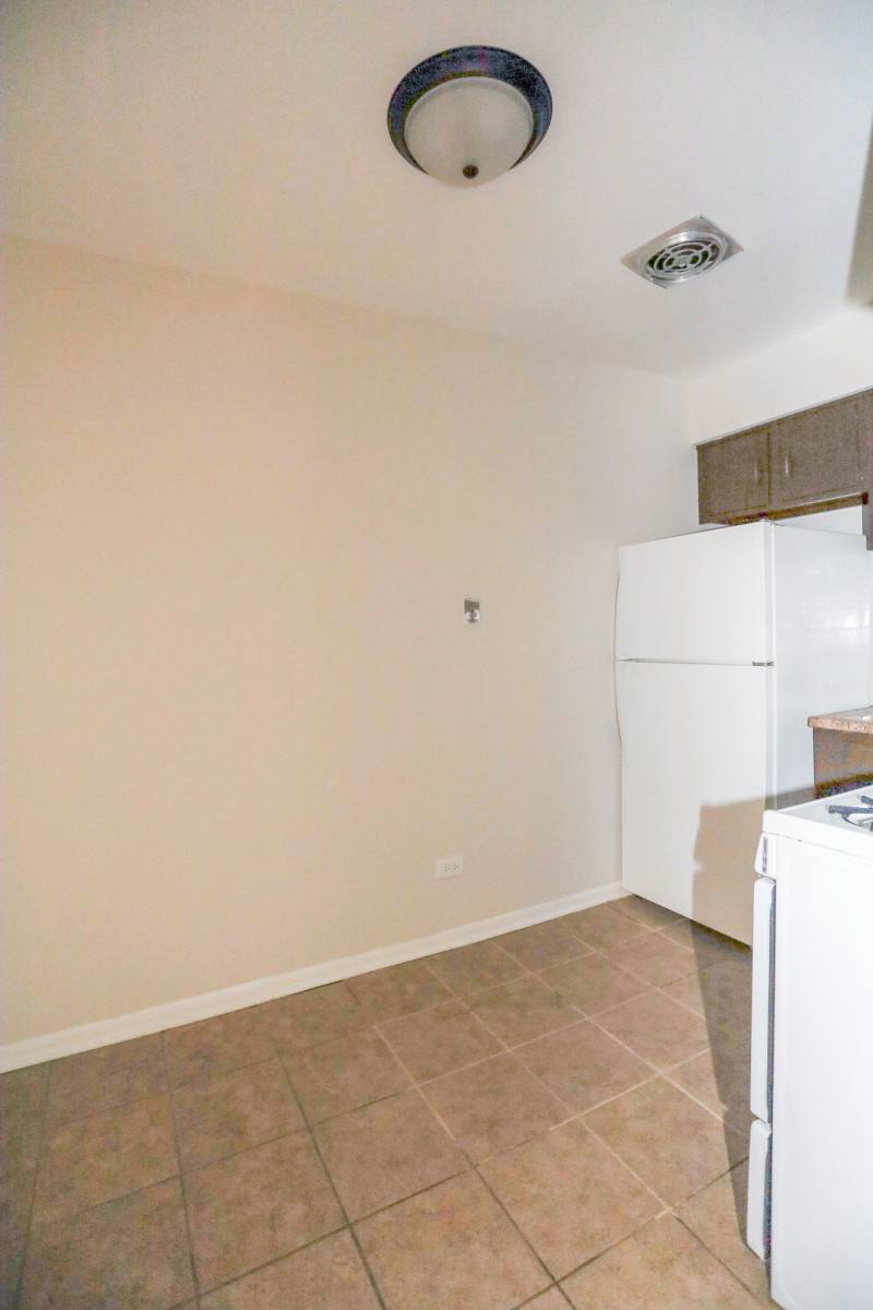 Apartment for rent at 5851 N Winthrop, Chicago, IL 60660