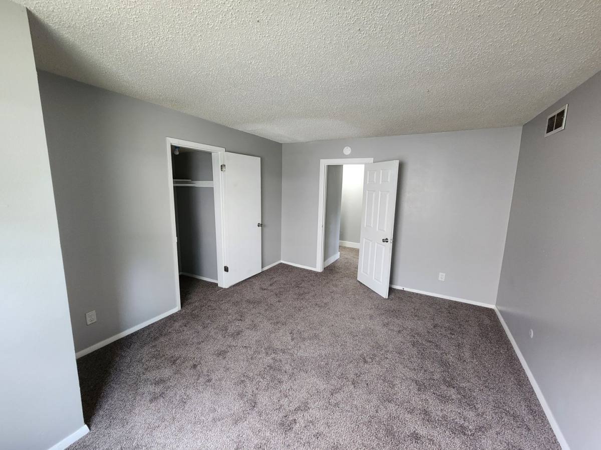 House for rent at 621 W 15th St, Davenport, IA 52803