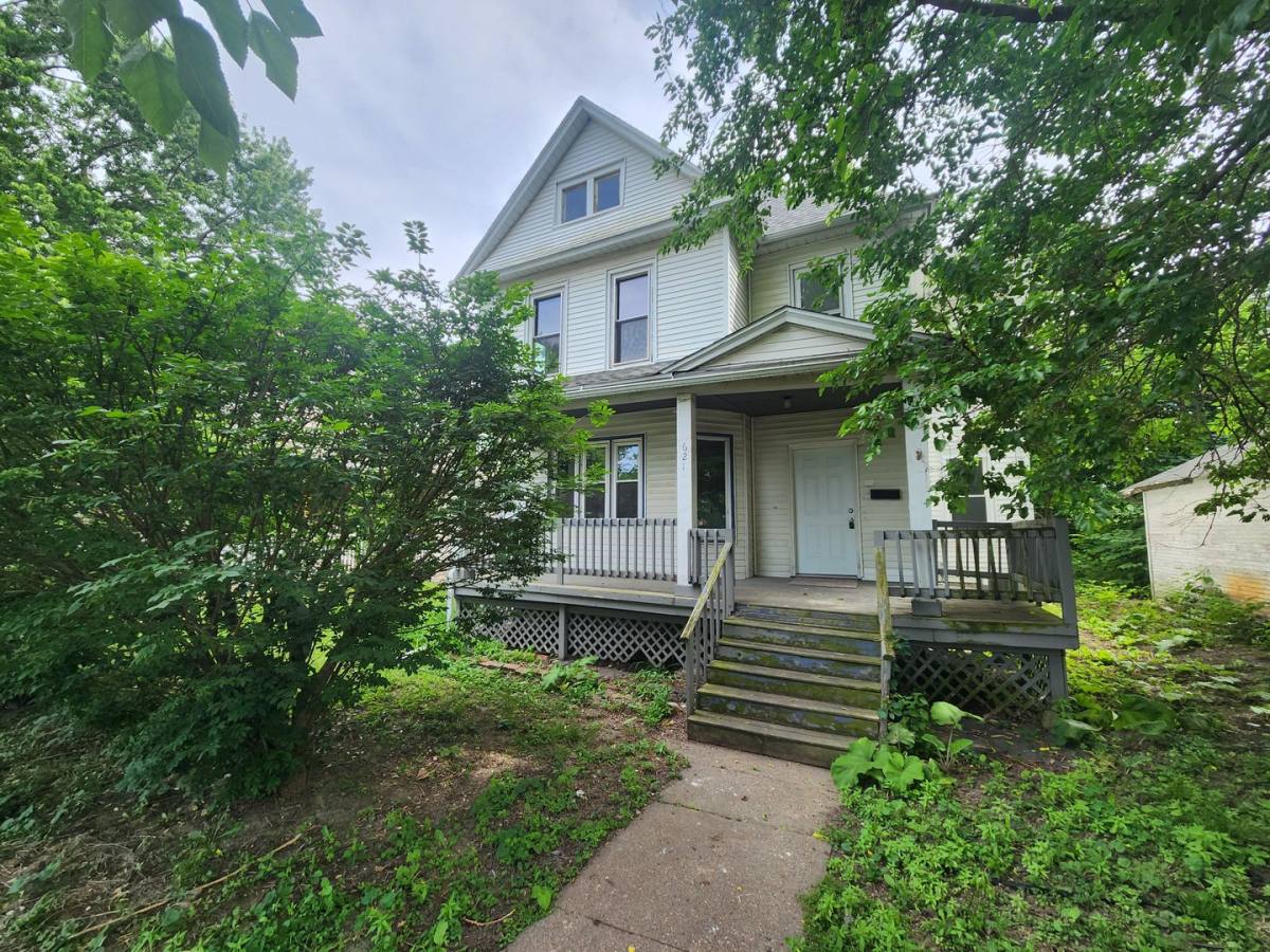 House for rent at 621 W 15th St, Davenport, IA 52803