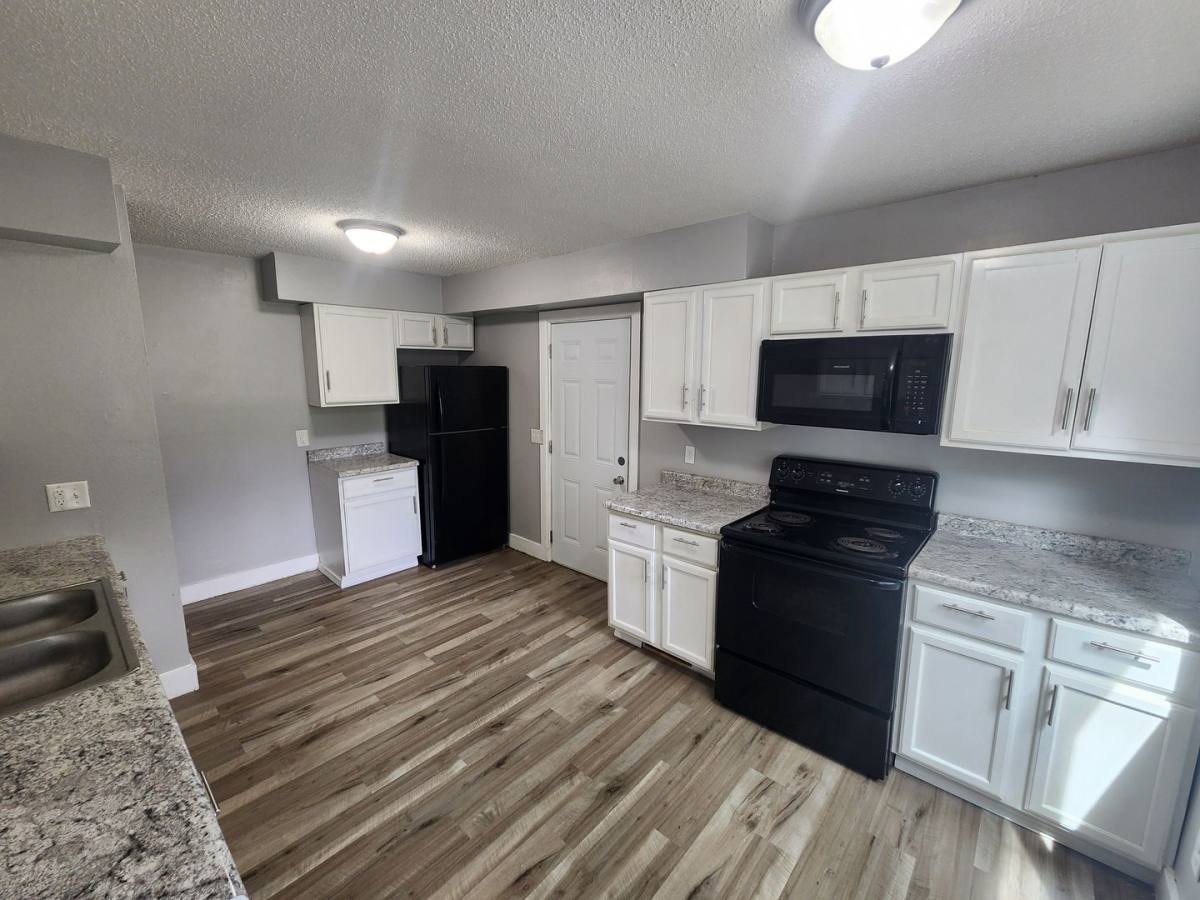 House for rent at 621 W 15th St, Davenport, IA 52803