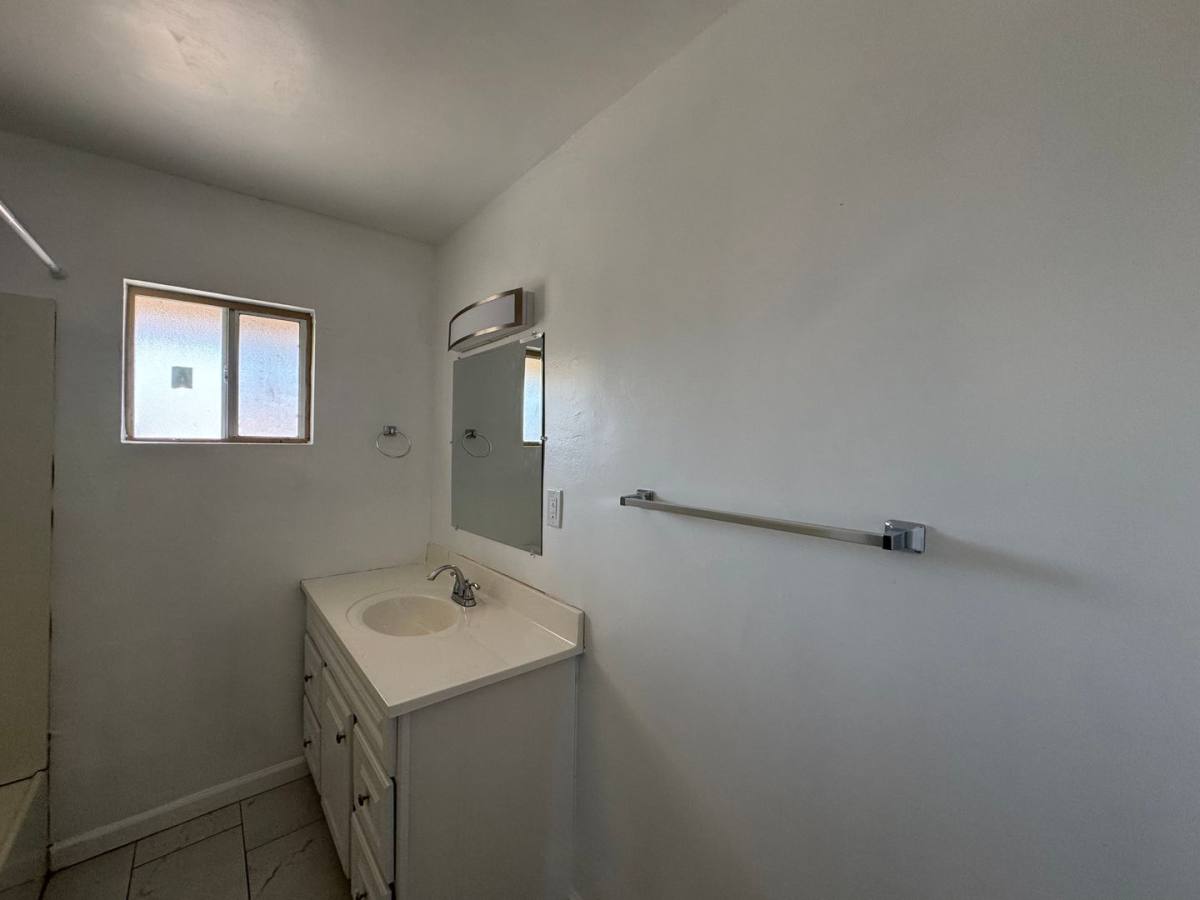 Apartment for rent at 2601 Bishop Dr, Bakersfield, CA 93306