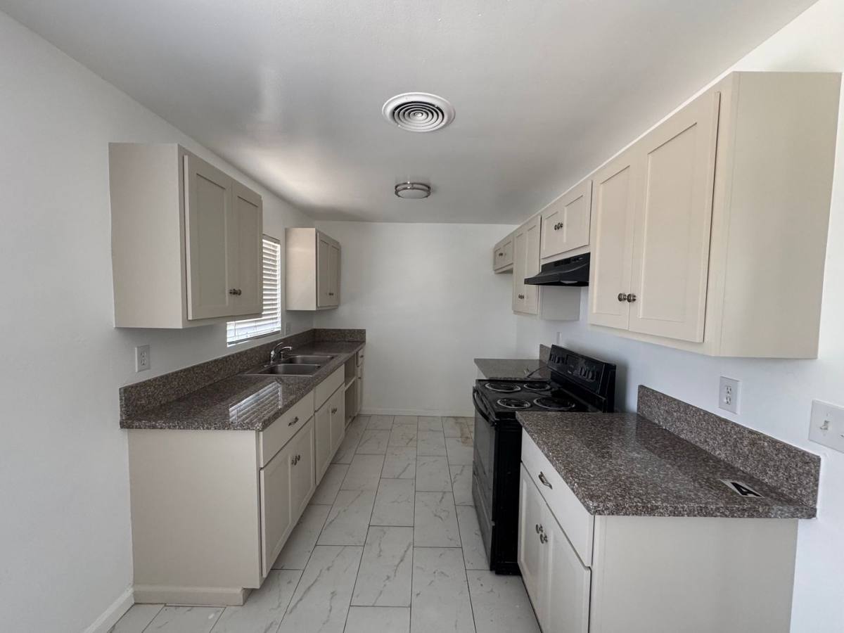 Apartment for rent at 2601 Bishop Dr, Bakersfield, CA 93306