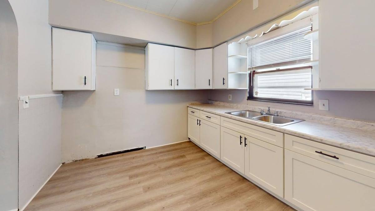House for rent at 11813 Dove Ave, Cleveland, OH 44105