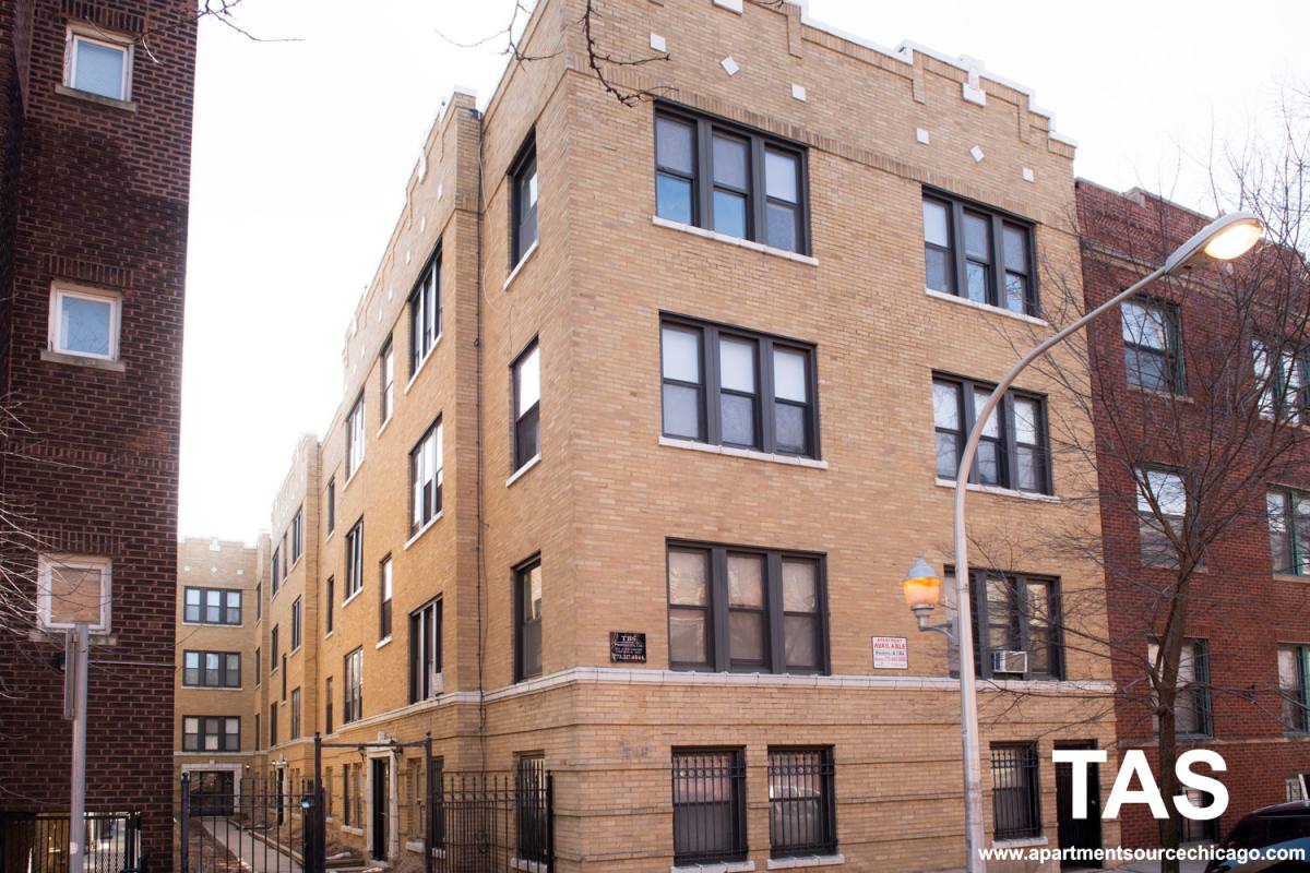 Apartment for rent at 839 W Cornelia Ave #1S, Chicago, IL 60657