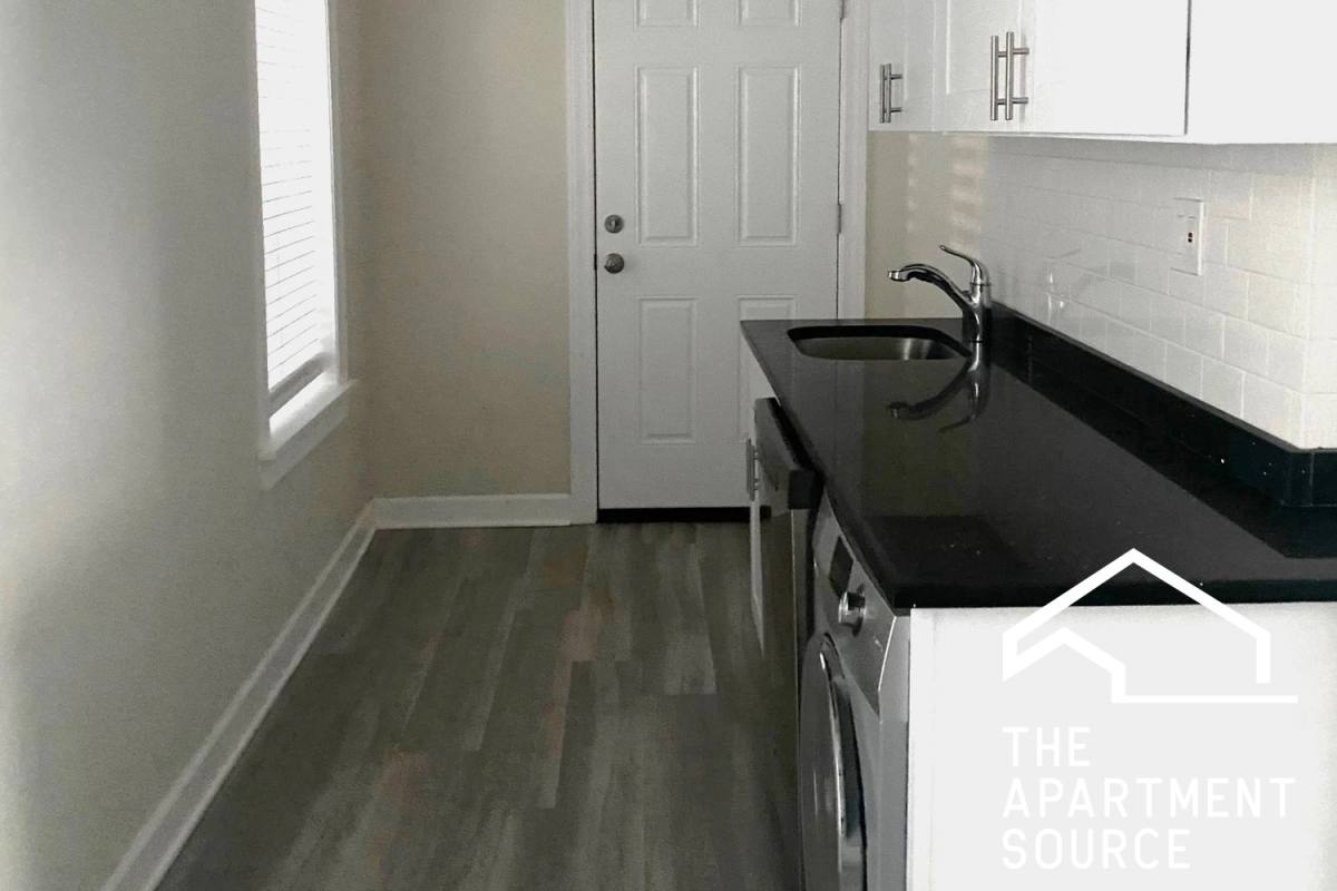 Apartment for rent at 839 W Cornelia Ave #1S, Chicago, IL 60657