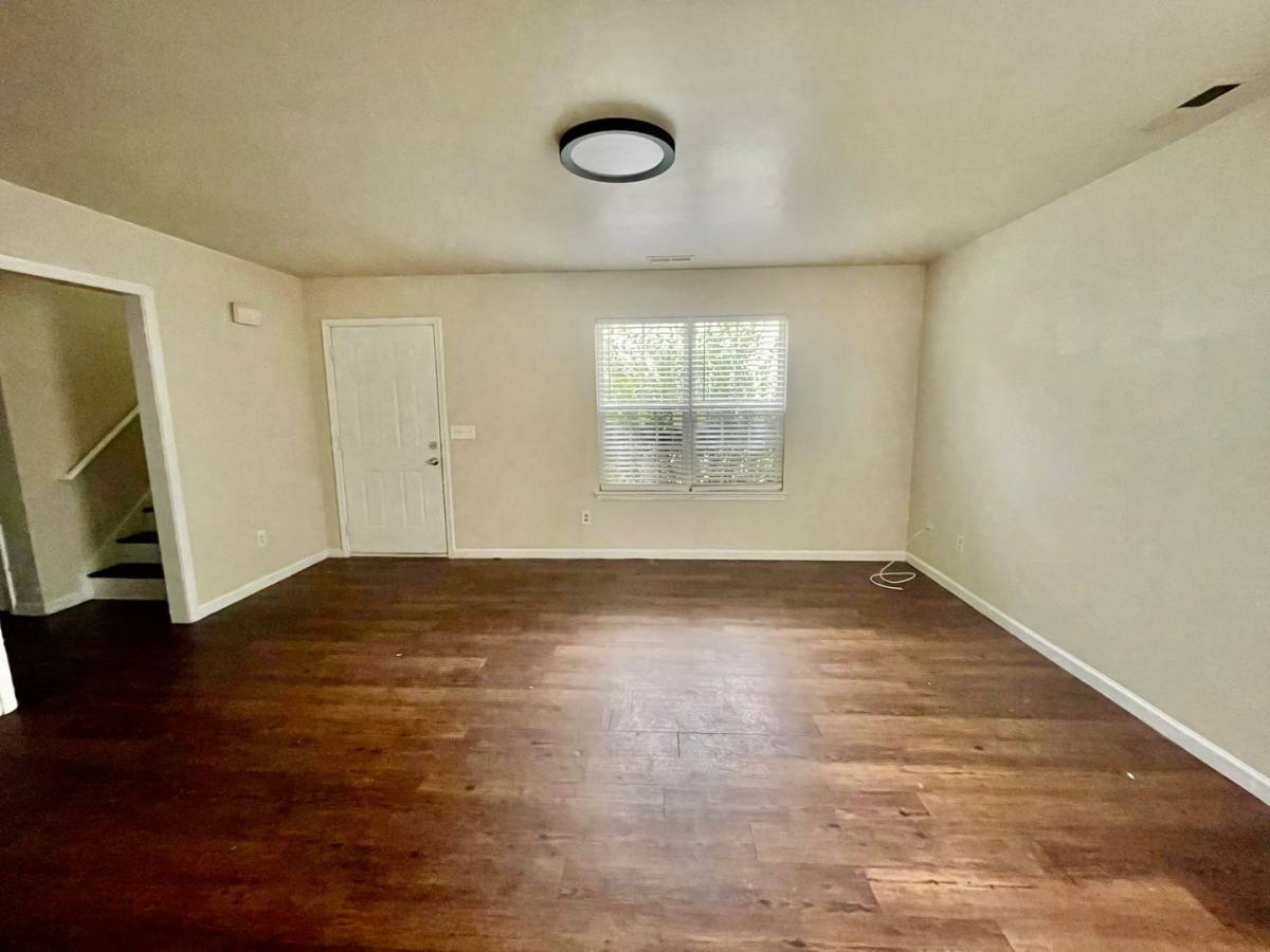 Townhouse for rent at 5104 Brooktree Dr, Charlotte, NC 28208